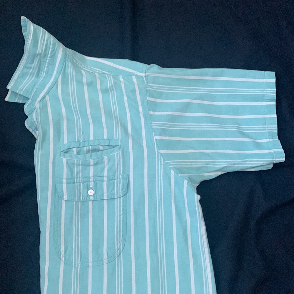button up short sleeve shirt. good condition. double chest pocket